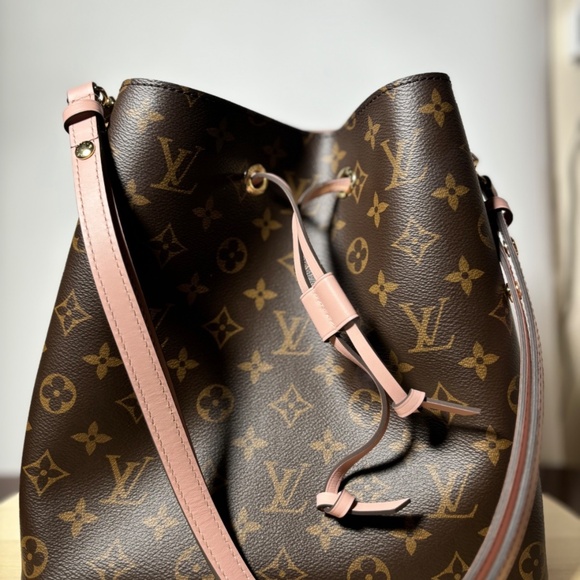 Authentic Louis Vuitton Monogram Neonoe - Rose Poudre - Picture 3 of 6